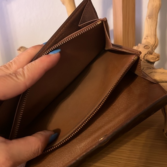 Authentic LV monogram walet - Picture 10 of 11